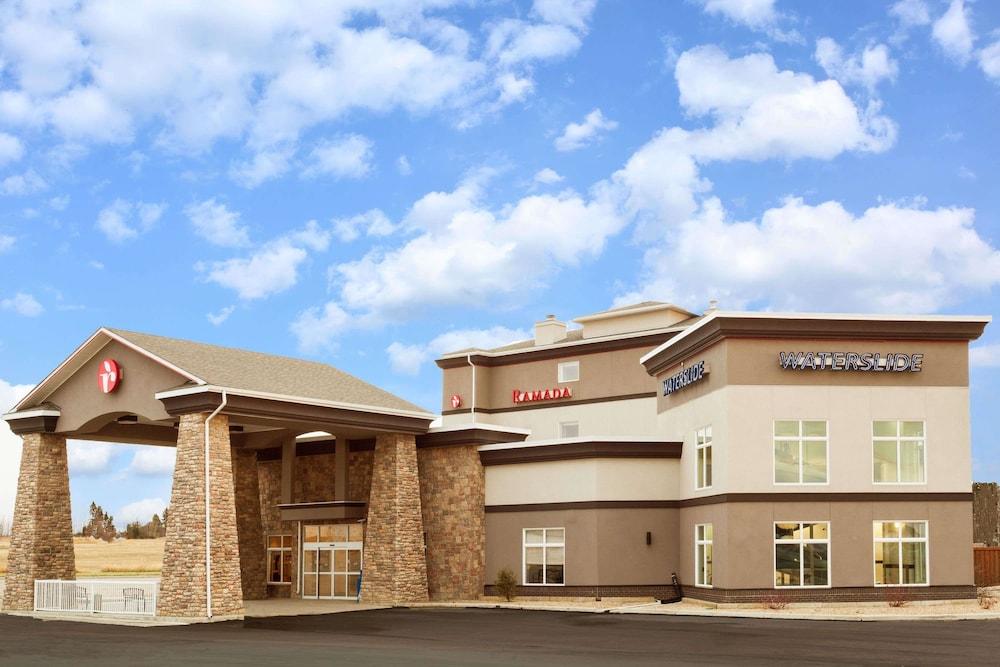 รามาดา บาย วินด์แฮม เดรย์ตัน แวลเลย์ Hotel Drayton Valley ภายนอก รูปภาพ