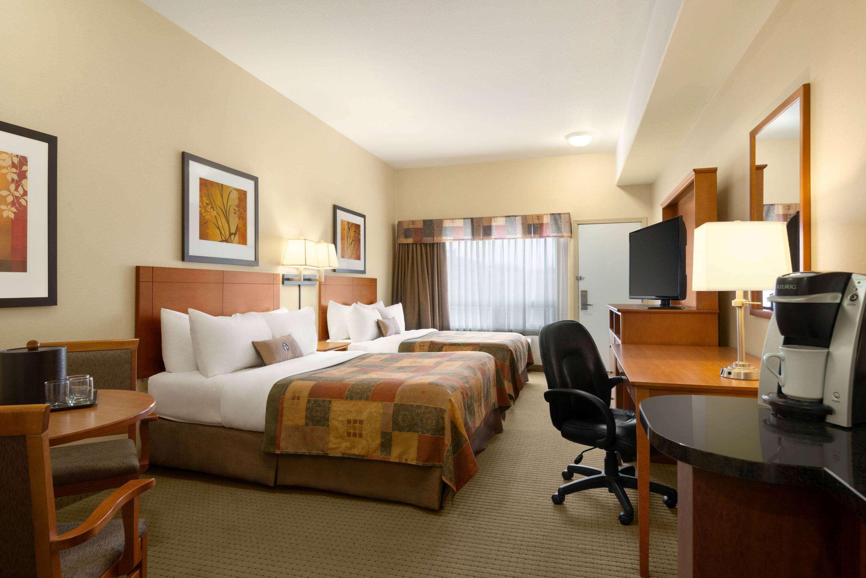 รามาดา บาย วินด์แฮม เดรย์ตัน แวลเลย์ Hotel Drayton Valley ภายนอก รูปภาพ