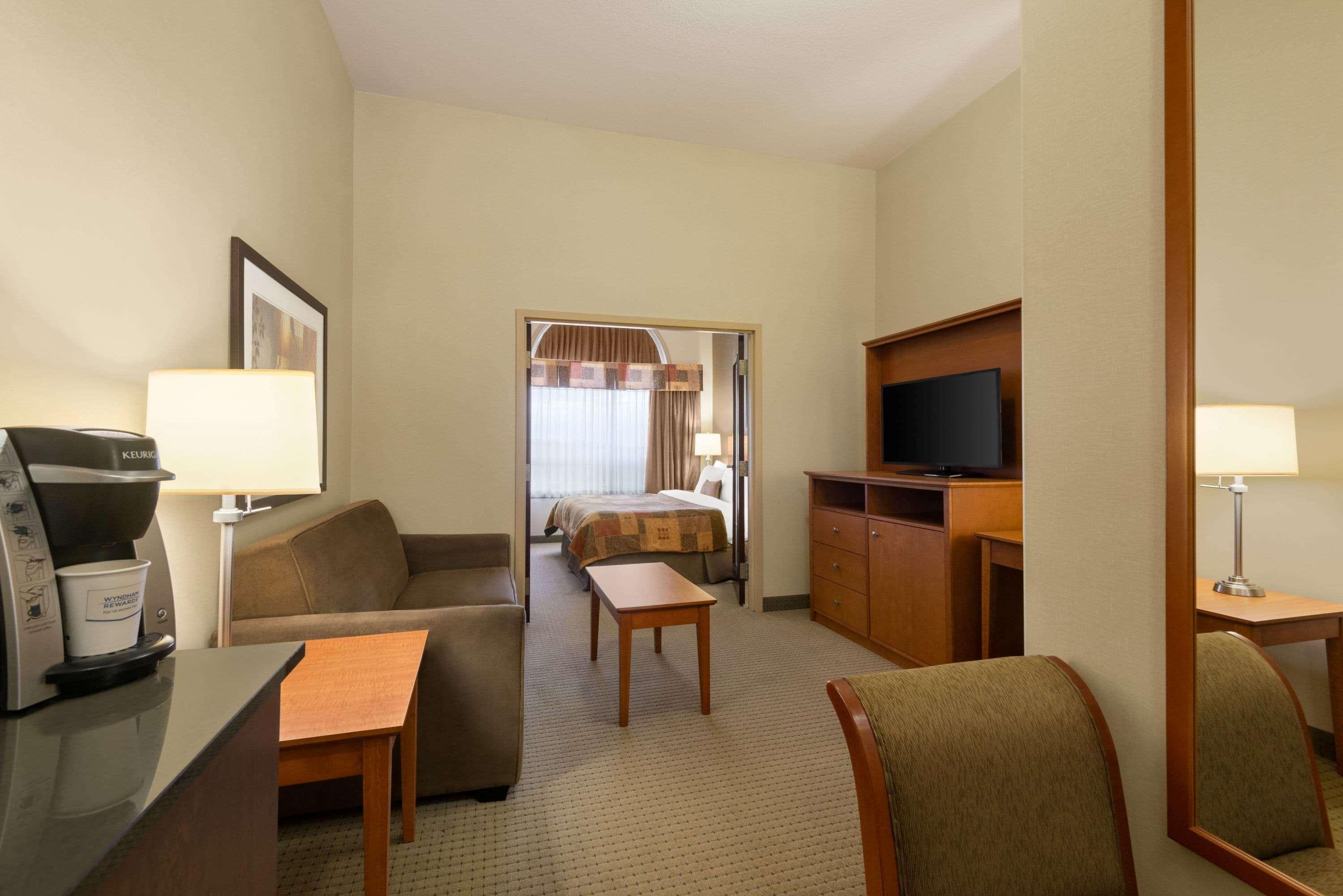 รามาดา บาย วินด์แฮม เดรย์ตัน แวลเลย์ Hotel Drayton Valley ภายนอก รูปภาพ
