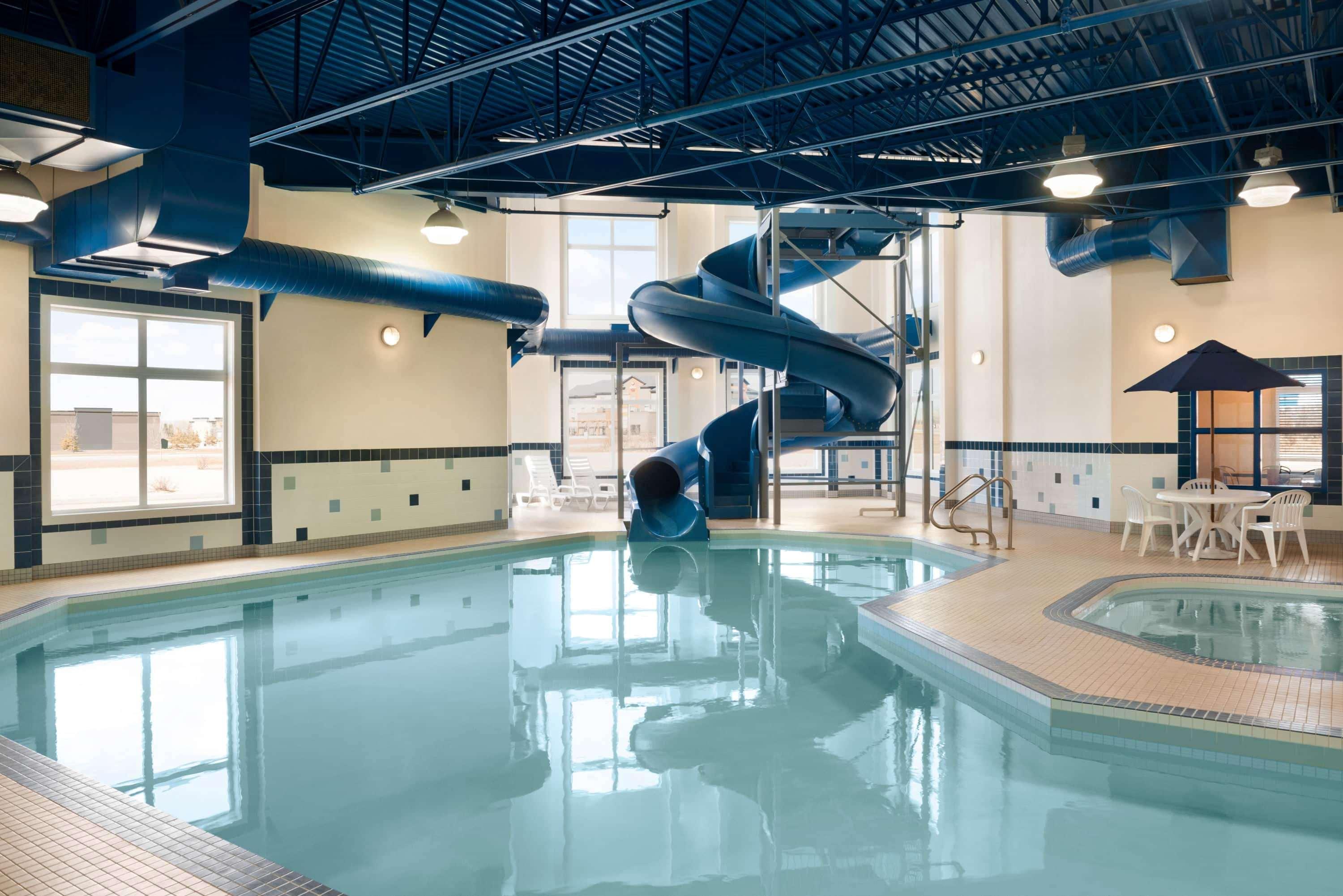 รามาดา บาย วินด์แฮม เดรย์ตัน แวลเลย์ Hotel Drayton Valley ภายนอก รูปภาพ