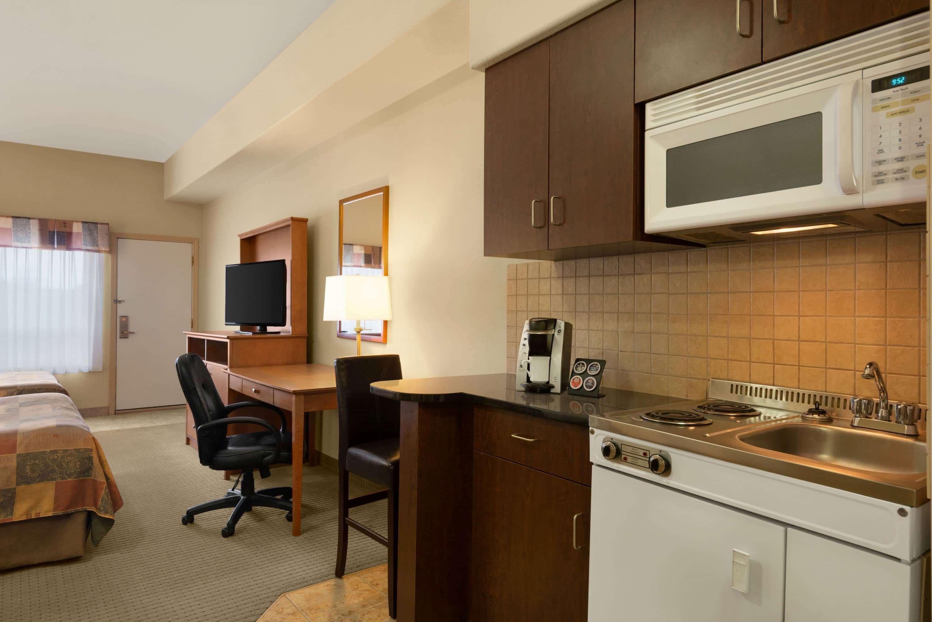 รามาดา บาย วินด์แฮม เดรย์ตัน แวลเลย์ Hotel Drayton Valley ภายนอก รูปภาพ