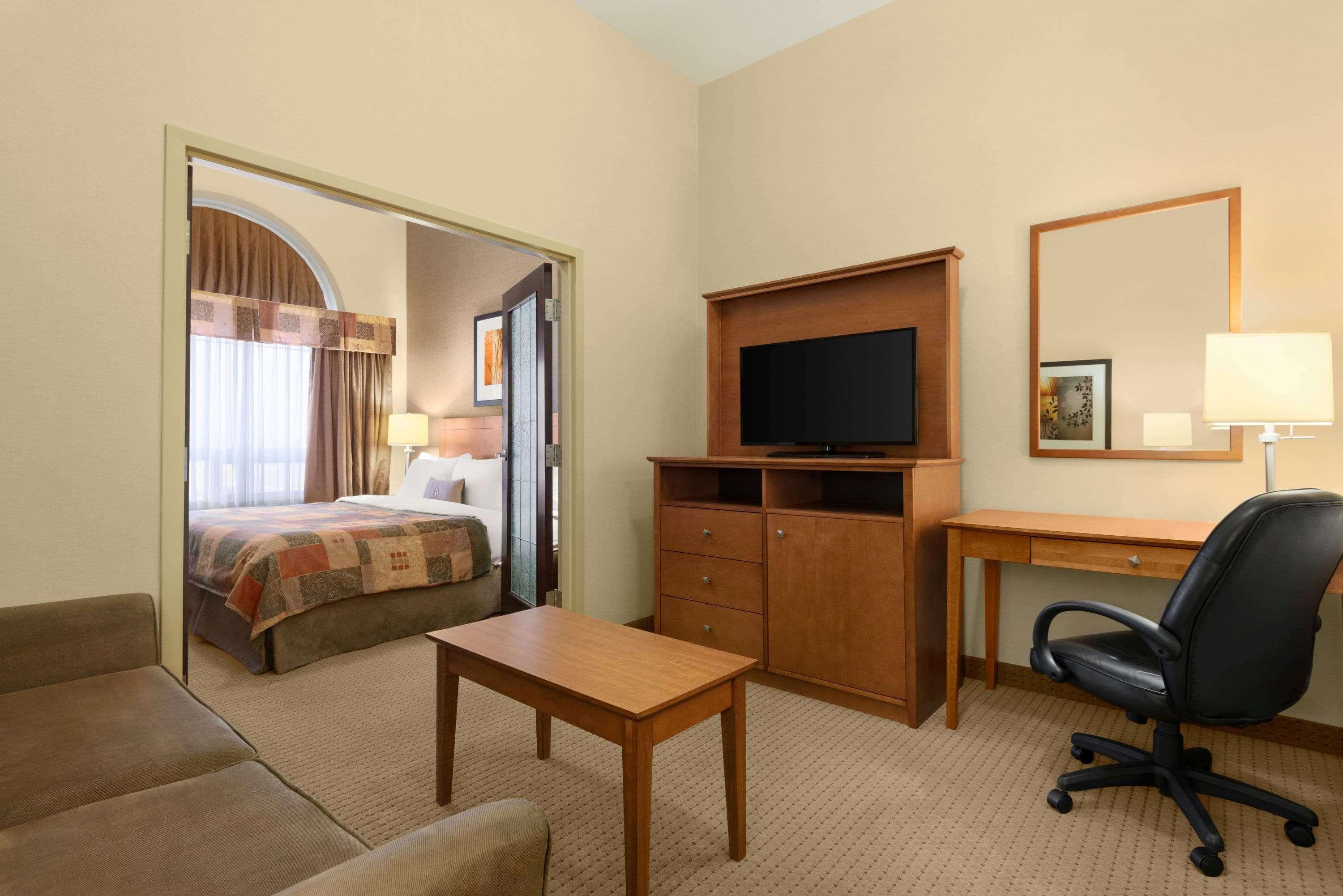 รามาดา บาย วินด์แฮม เดรย์ตัน แวลเลย์ Hotel Drayton Valley ภายนอก รูปภาพ