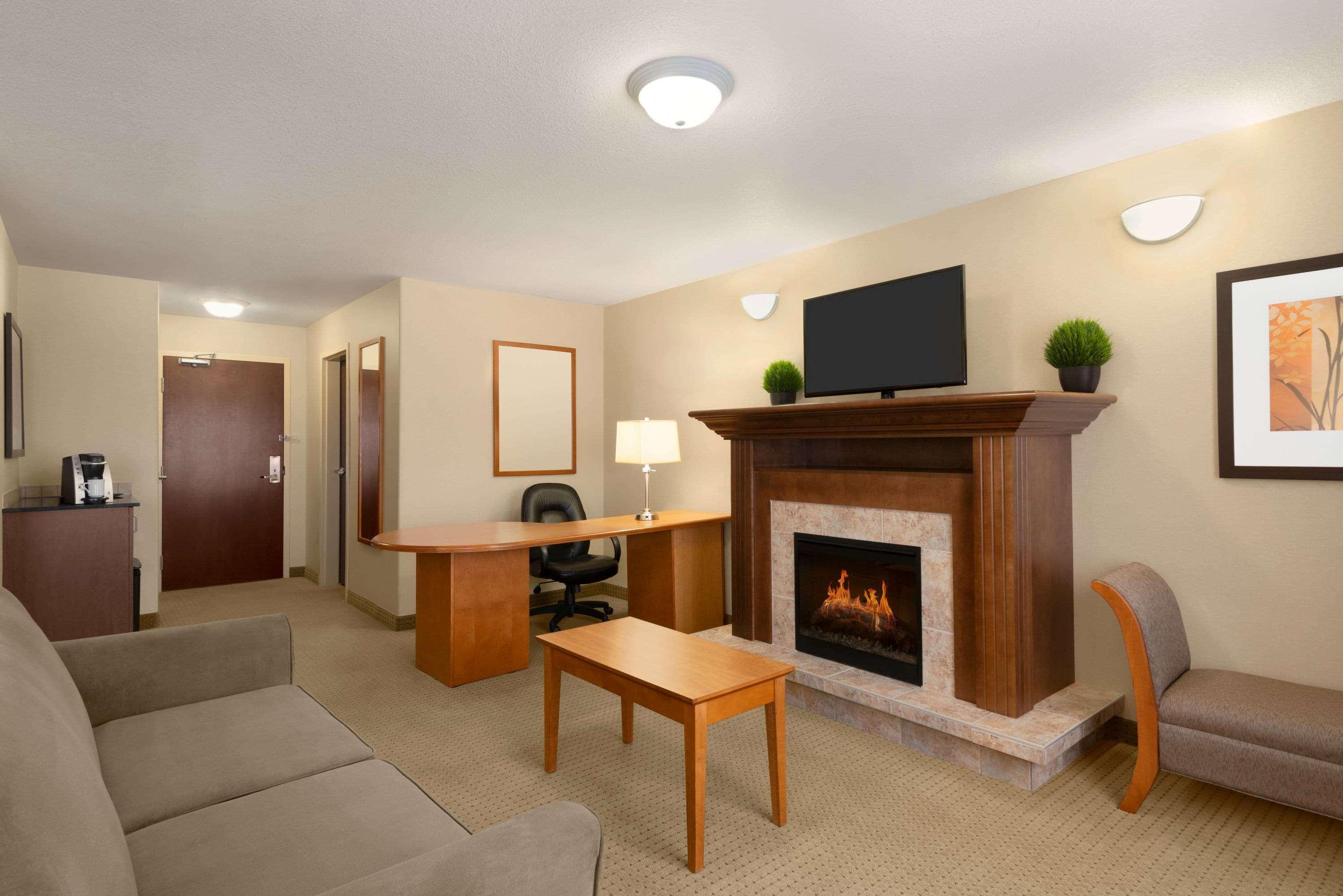 รามาดา บาย วินด์แฮม เดรย์ตัน แวลเลย์ Hotel Drayton Valley ภายนอก รูปภาพ