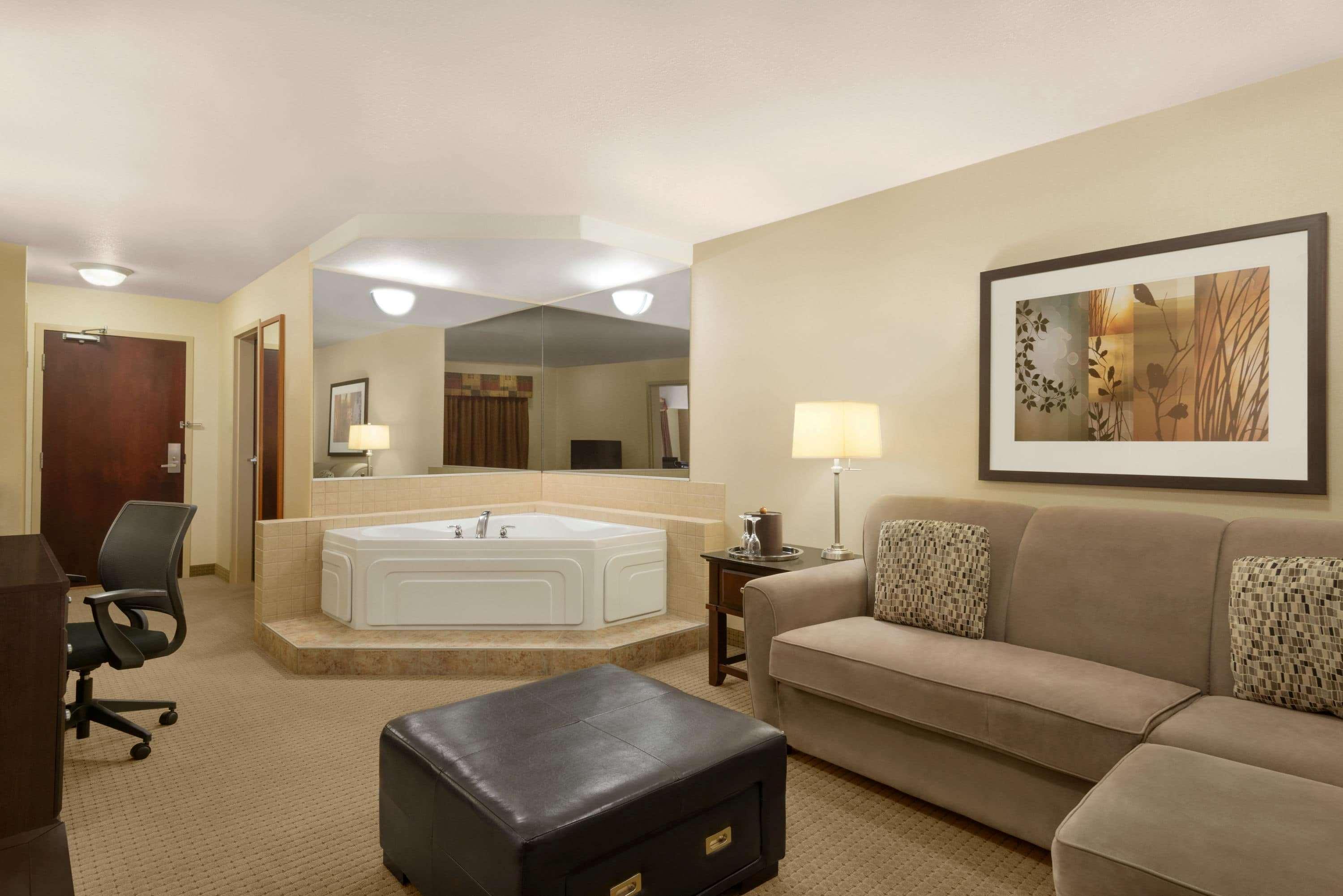 รามาดา บาย วินด์แฮม เดรย์ตัน แวลเลย์ Hotel Drayton Valley ภายนอก รูปภาพ
