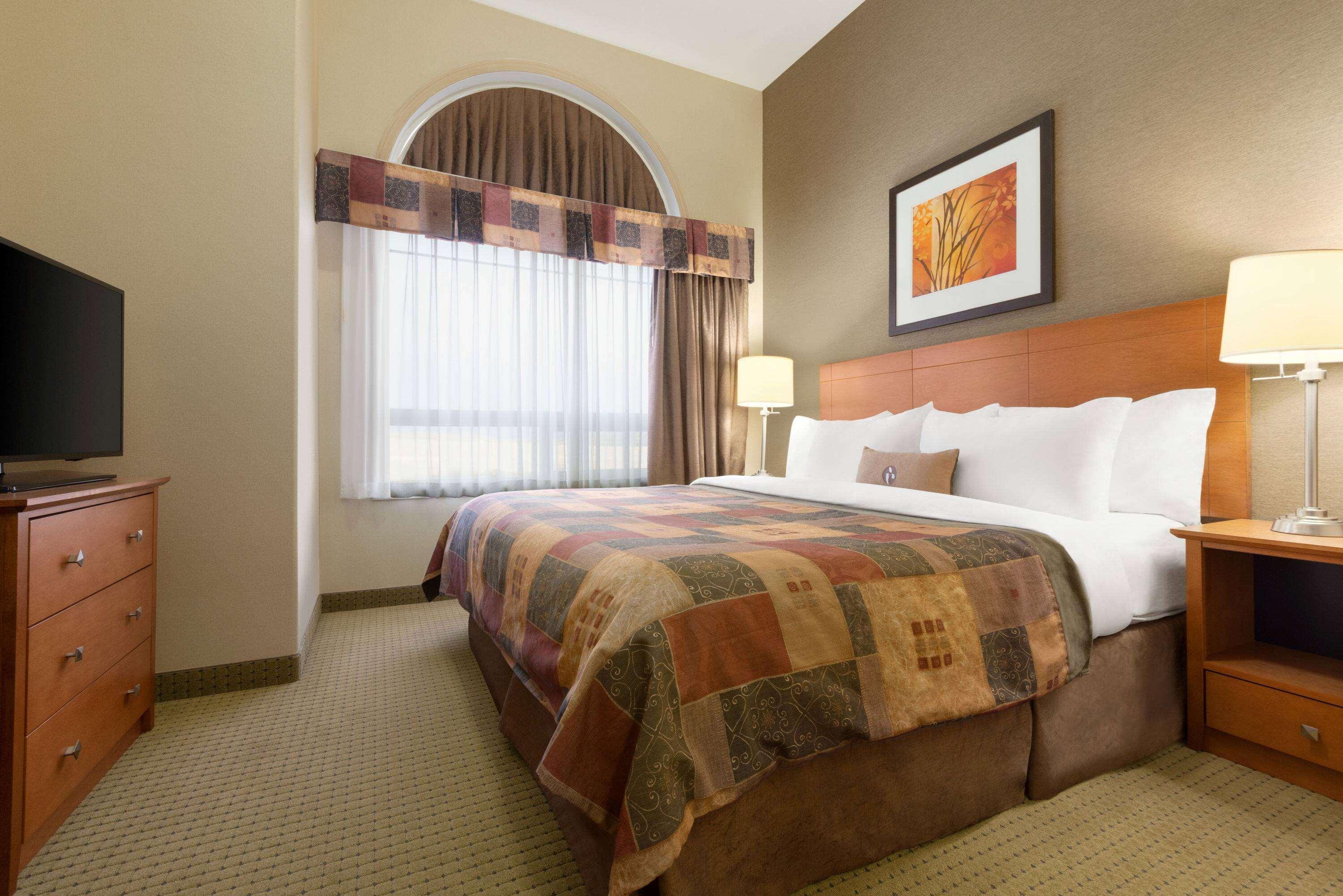 รามาดา บาย วินด์แฮม เดรย์ตัน แวลเลย์ Hotel Drayton Valley ภายนอก รูปภาพ