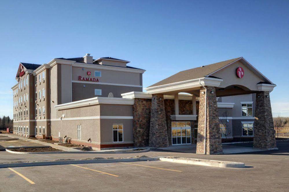 รามาดา บาย วินด์แฮม เดรย์ตัน แวลเลย์ Hotel Drayton Valley ภายนอก รูปภาพ