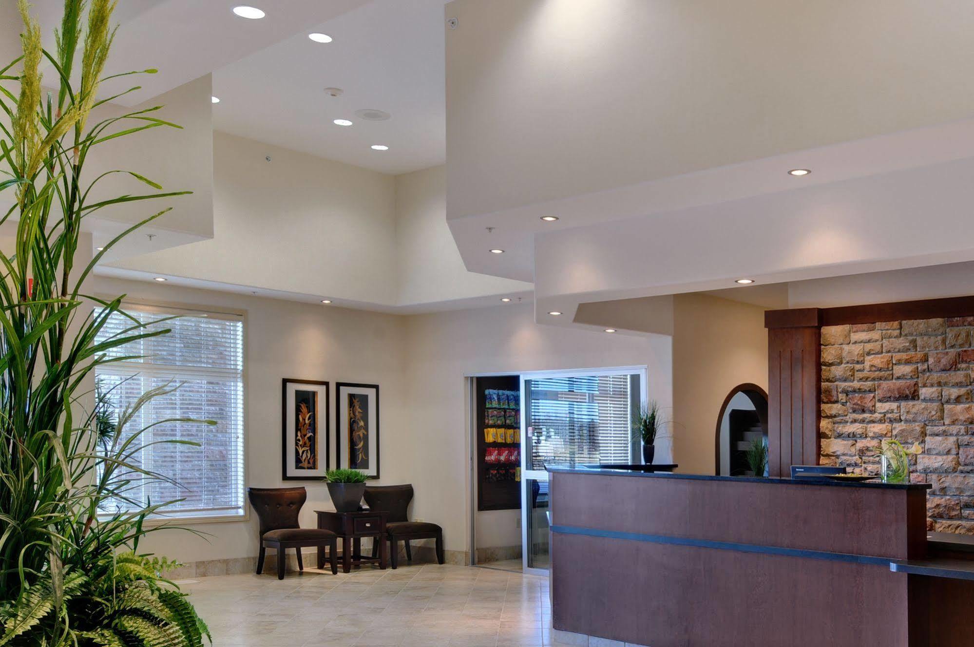 รามาดา บาย วินด์แฮม เดรย์ตัน แวลเลย์ Hotel Drayton Valley ภายนอก รูปภาพ