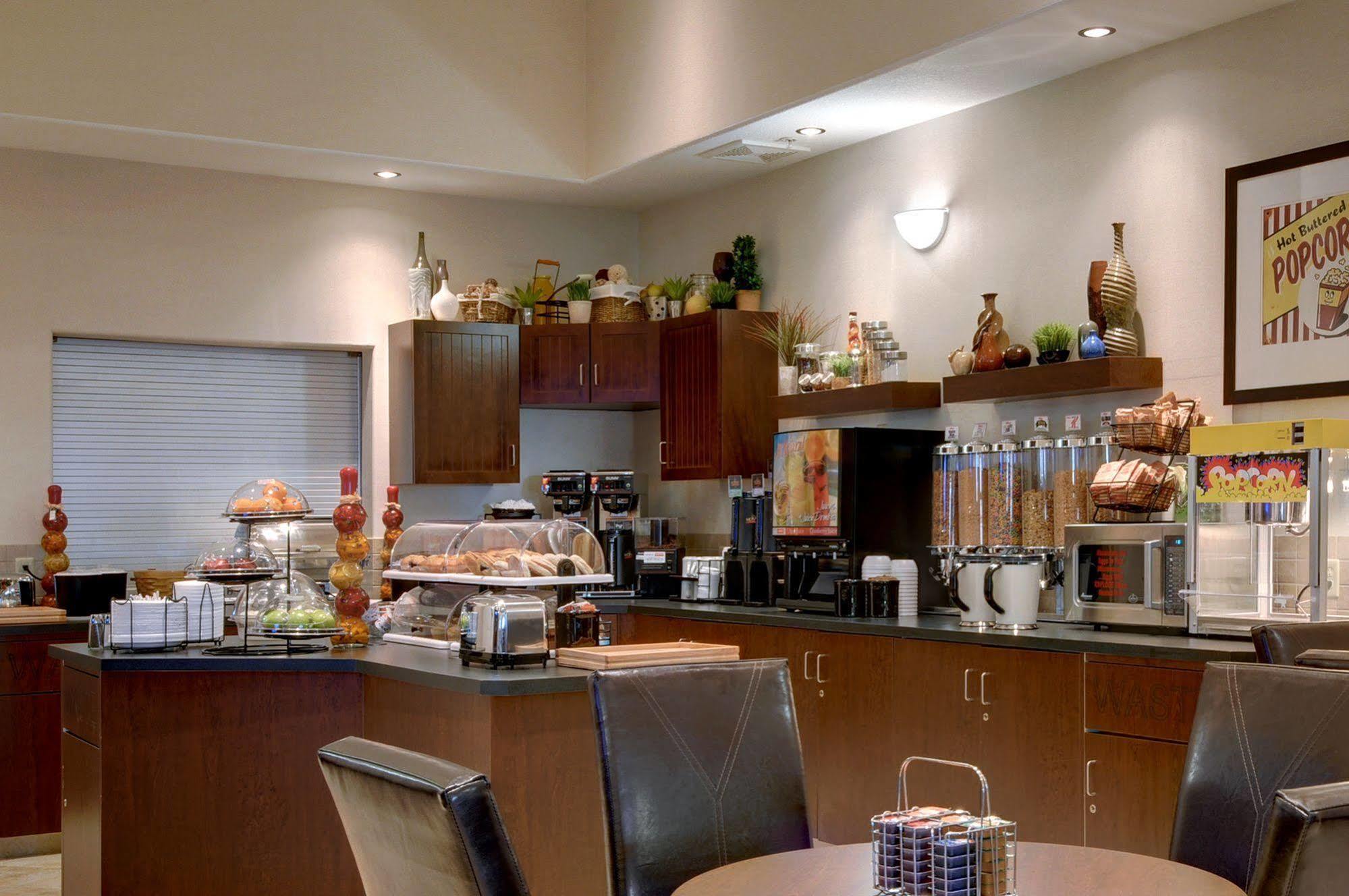 รามาดา บาย วินด์แฮม เดรย์ตัน แวลเลย์ Hotel Drayton Valley ภายนอก รูปภาพ