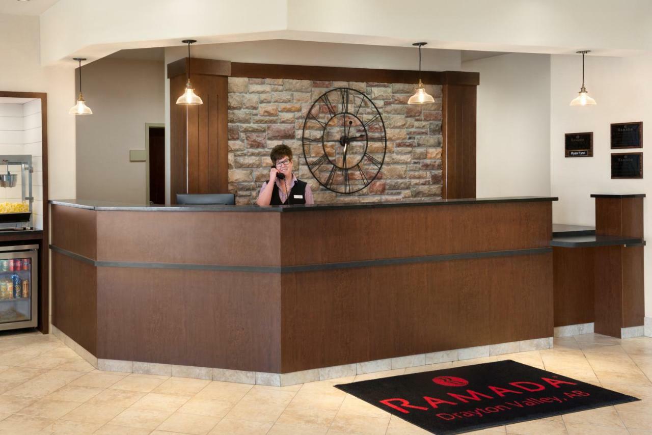 รามาดา บาย วินด์แฮม เดรย์ตัน แวลเลย์ Hotel Drayton Valley ภายนอก รูปภาพ